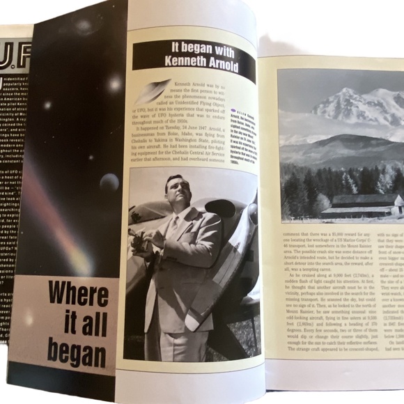 Smithmark Teal Illustrated UFO Hardcover Book Coffee Table 1992 Sci-Fi Retro - Picture 13 of 16